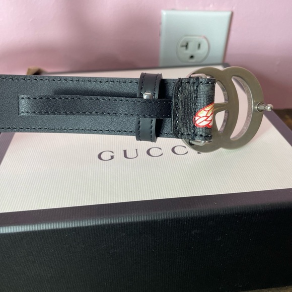 Authentic Gucci Black Silver Belt with Iconic GG Buckle 105•42